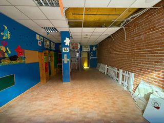 Local comercial en venta en Laguna Park en Parla