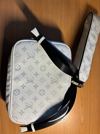 Bandolera Louis Vuitton Blanca y Gris