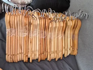 Lote 40 Perchas Madera Natural