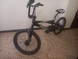 Bicicleta BMX Freestyle Negra