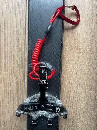 Esquís carbono con fijación ligera ATK HR2