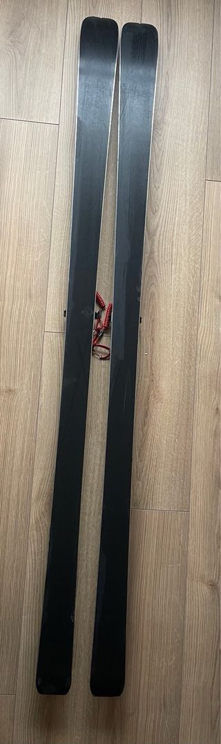 Esquís carbono con fijación ligera ATK HR2