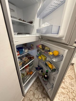 Nevera Beko 63.5 x 22 cm