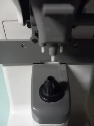 Frontofocometro Tomey TL-100