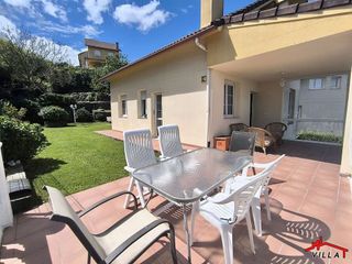 Chalet en venta en Laredo