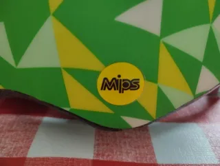 Casco infantil Specialized verde