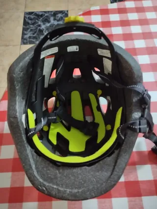 Casco infantil Specialized verde