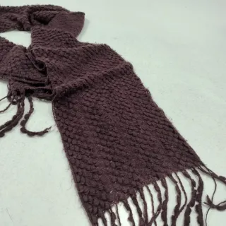 Bufanda de punto berenjena de lana