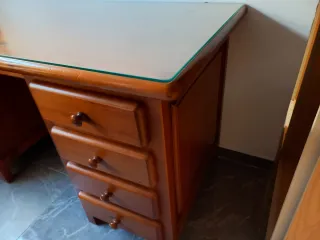 Scrivania in legno massello con vetro