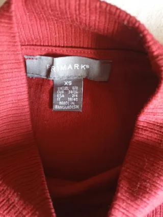 Primark top burdeos manga larga.