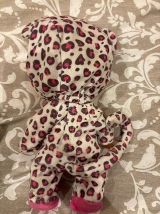 Bebé Llorón con pijama de leopardo