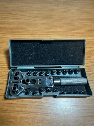 Herramienta para abrir cajas de relojes