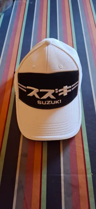 Gorra Suzuki Blanca