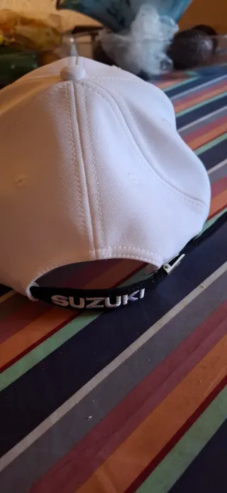 Gorra Suzuki Blanca