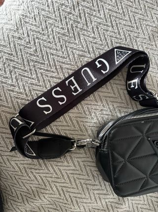 Bolso Guess Negro Acolchado