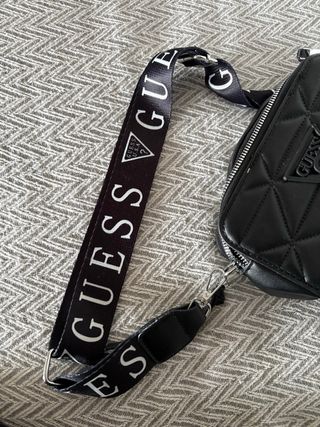 Bolso Guess Negro Acolchado