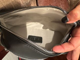 Bolso Guess Negro Acolchado