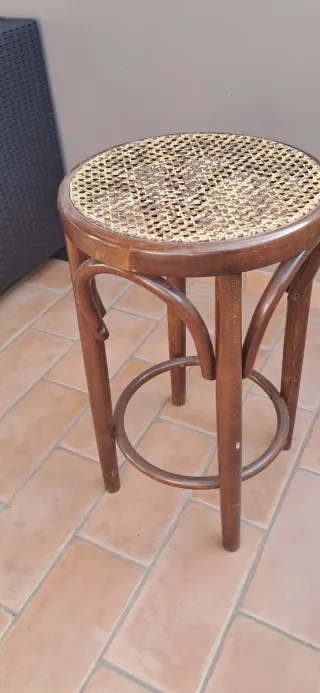 Sgabello in legno e paglia di Vienna