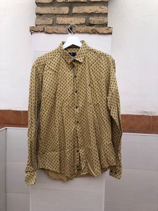 Camisa estampada hombre amarilla