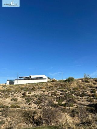 Terreno en venta en Zubia (La)