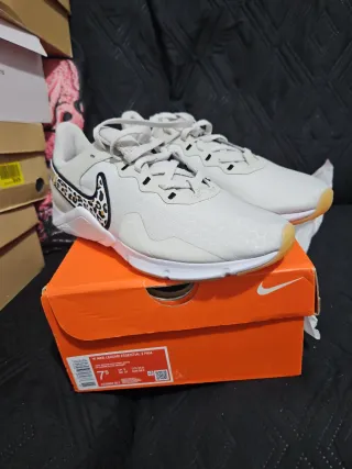Tenis Nike Beige Animal Print Talla 38.5