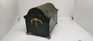 Scatola in latta vintage verde