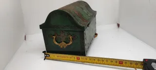 Scatola in latta vintage verde