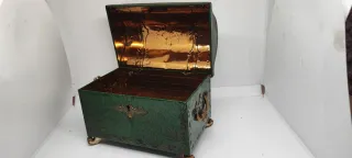 Scatola in latta vintage verde