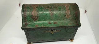 Scatola in latta vintage verde