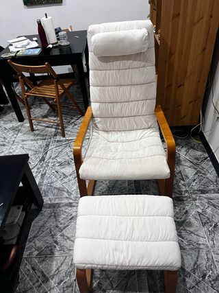 Sillón Poäng con reposapiés