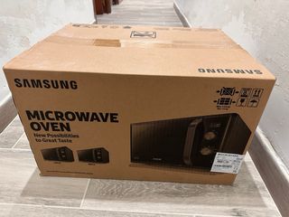 Microondas Samsung 23L con grill sin abrir