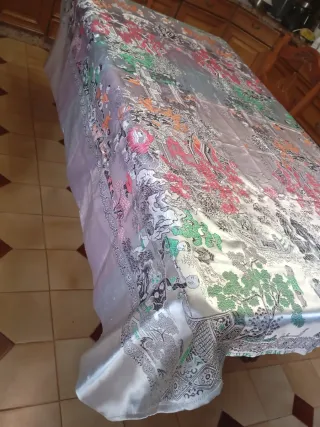 Mantel Seda  con personajes paisajes chinescos