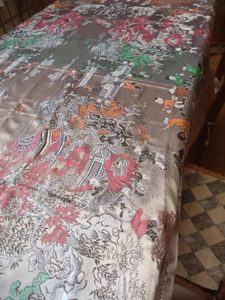 Mantel Seda  con personajes paisajes chinescos