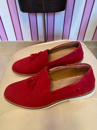 Zapatos rojos con borlas talla 44