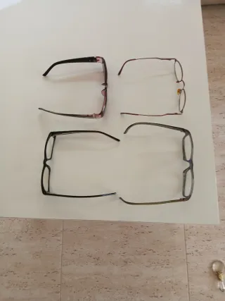 Monturas de gafas y estuches