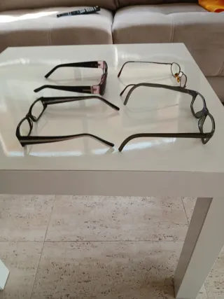 Monturas de gafas y estuches