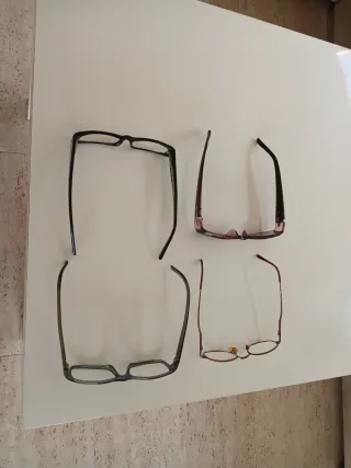 Monturas de gafas y estuches