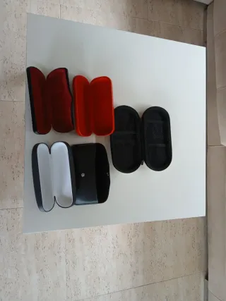 Monturas de gafas y estuches