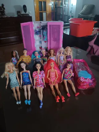 Barbie Closet y Muñecas