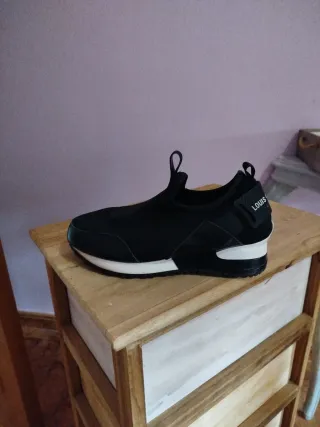 Zapatilla Louis Vuitton Mujer Negra y Blanca