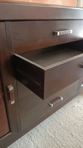 Mueble de salón madera y cristal