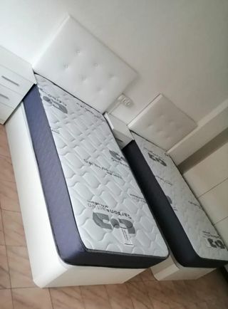 Cama Doble Blanca y Marrón