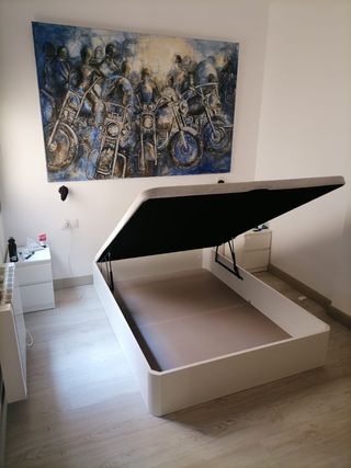 Cama Doble Blanca y Marrón