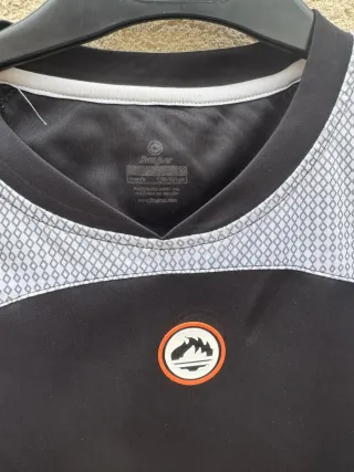 Camiseta J Hayber Hombre Negra y Roja