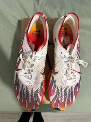 Nike Vaporfly 3 Llamas Rojas Blancas
