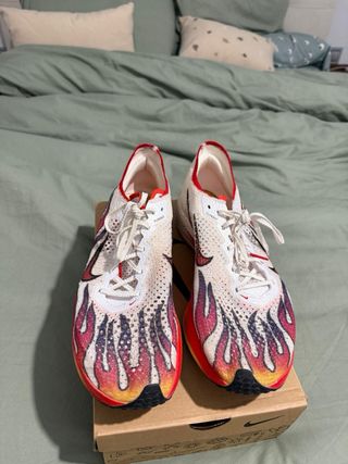 Nike Vaporfly 3 Llamas Rojas Blancas
