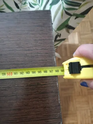 Estantería de madera marrón, más 7 soportes forja