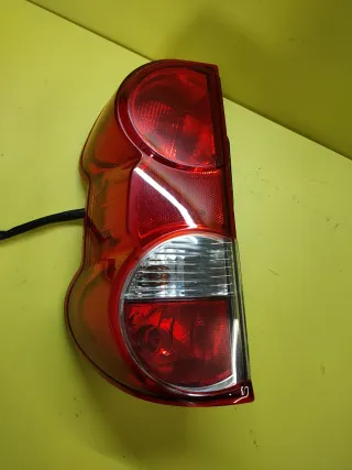 PILOTO TRASERO IZQUIERDO NISSAN NV200