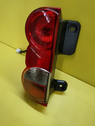 PILOTO TRASERO IZQUIERDO NISSAN NV200