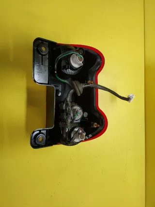 PILOTO TRASERO IZQUIERDO NISSAN NV200